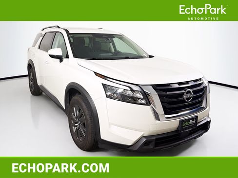 Used 2024 Nissan Pathfinder SV FWD image 1