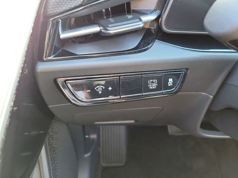 Certified 2025 Kia Niro EX FWD image 24