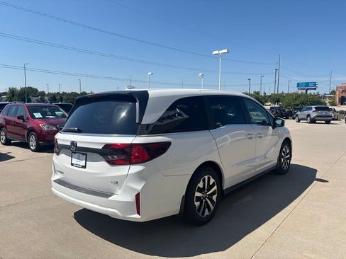 Certified 2026 Honda Odyssey EX-L image 5