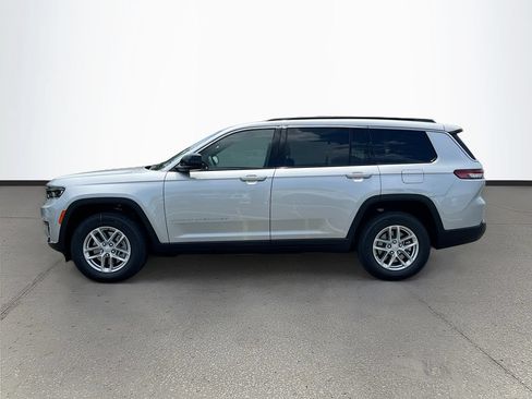 New 2026 Jeep Grand Cherokee L Laredo w/ Trailer Tow Package AWD/4WD image 4