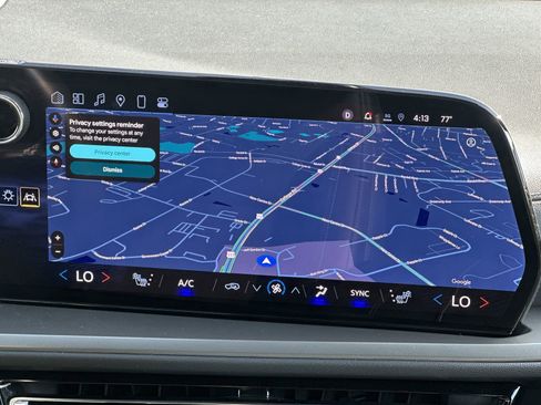 Used 2025 Chevrolet Traverse LT image 28