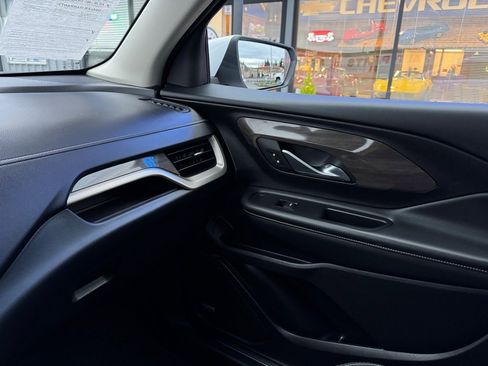 Used 2024 GMC Terrain Denali image 14