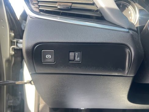 Used 2023 Buick Enclave Essence image 25