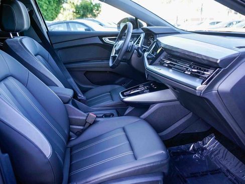 Used 2025 Audi Q4 e-tron Premium w/ Convenience Package image 16