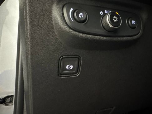 Used 2024 GMC Terrain SLT AWD/4WD image 23