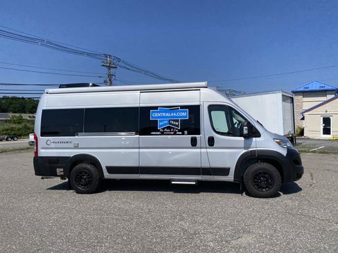 Used 2024 RAM ProMaster 3500 w/ Quick Order Package 22H SLT+ FWD image 2