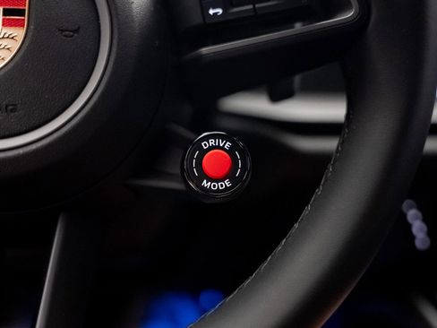 Used 2025 Porsche 911 Carrera image 44