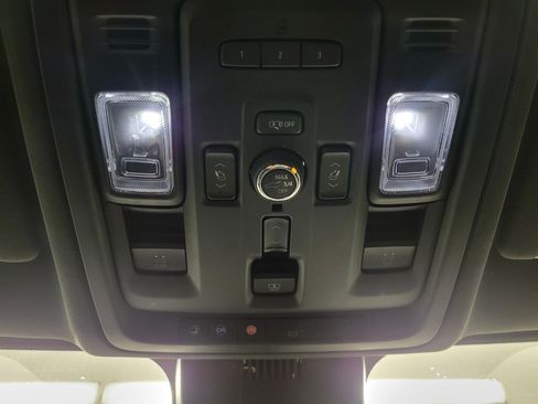 Used 2023 Chevrolet Suburban High Country AWD/4WD image 18
