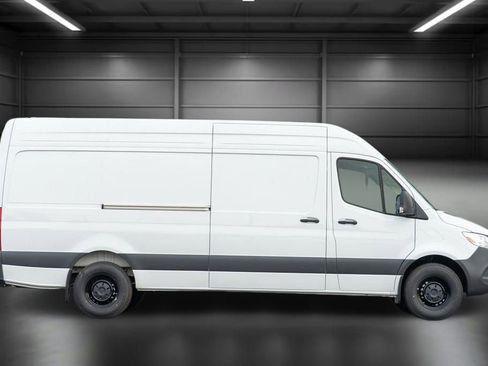 Used 2024 Mercedes-Benz Sprinter 2500 image 6
