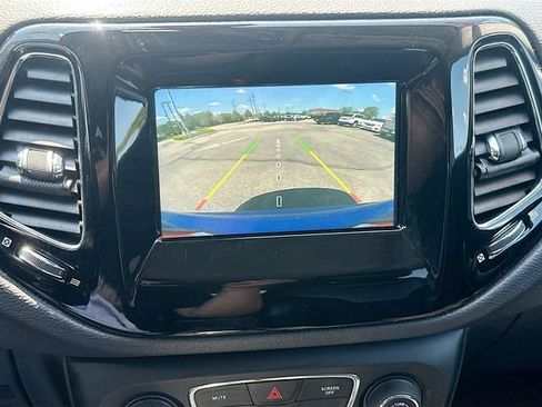 Used 2021 Jeep Compass Latitude w/ Sun and Sound Group AWD/4WD image 14