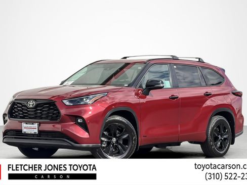 Certified 2025 Toyota Highlander XLE image 1