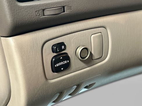 Used 2010 Toyota Sienna CE image 30