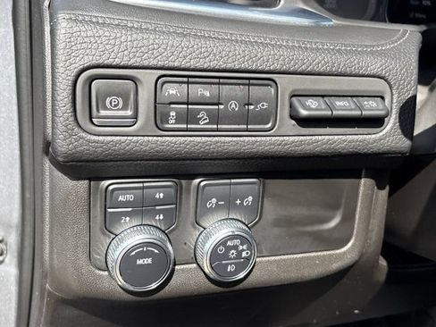 Used 2021 GMC Yukon Denali w/ Denali Premium Package AWD/4WD image 29