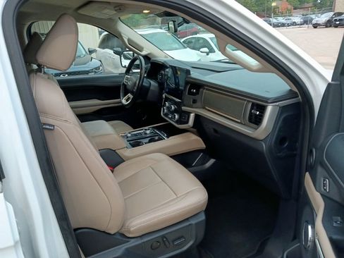 Used 2023 Ford Expedition Max XLT image 8