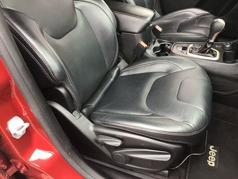 Used 2016 Jeep Cherokee Limited image 12