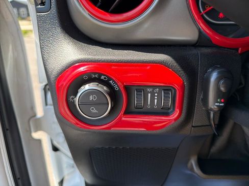 Used 2021 Jeep Gladiator Rubicon AWD/4WD image 13