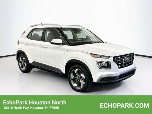 Used 2025 Hyundai Venue SEL FWD image 1