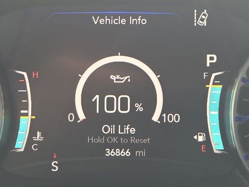 Used 2023 Chrysler Pacifica Limited w/ Uconnect Theater Family Group image 49