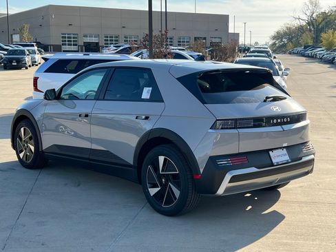 New 2026 Hyundai Ioniq 5 SE image 9