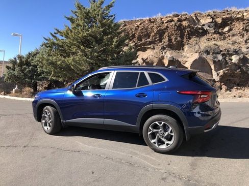 Used 2024 Chevrolet Trax LT w/ Driver Confidence Package image 11