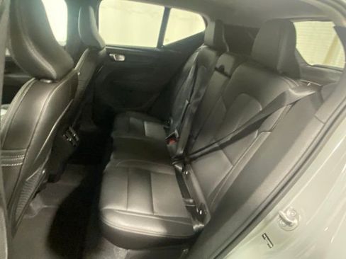 Used 2025 Volvo XC40 B5 Core image 14