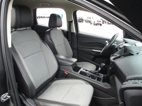 Used 2017 Ford Escape SE w/ Equipment Group 201A image 19