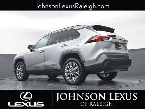 Used 2021 Toyota RAV4 XLE Premium AWD/4WD image 17