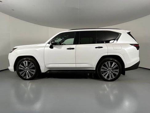 Used 2023 Lexus LX 600 4WD w/ Appearance Package image 4