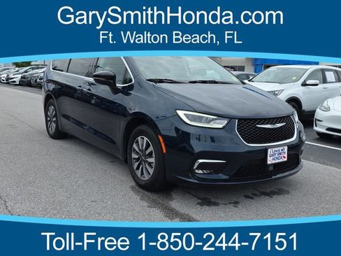 Used 2024 Chrysler Pacifica Limited FWD image 1