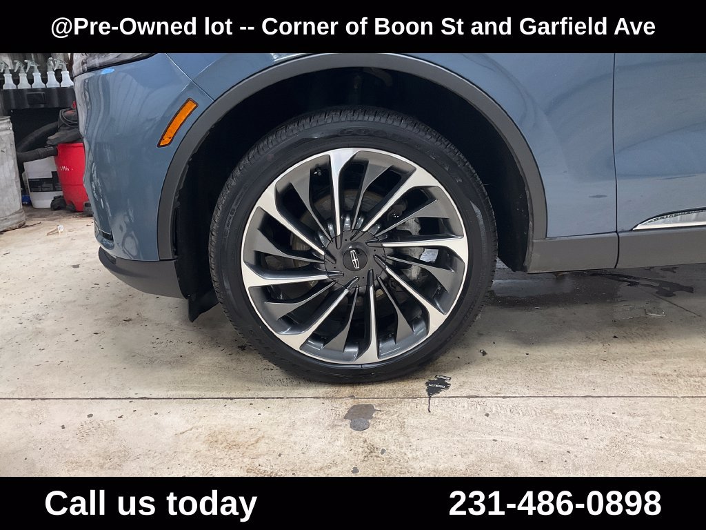 Used 2025 Lincoln Aviator Reserve w/ Equipment Group 201A AWD/4WD image 11