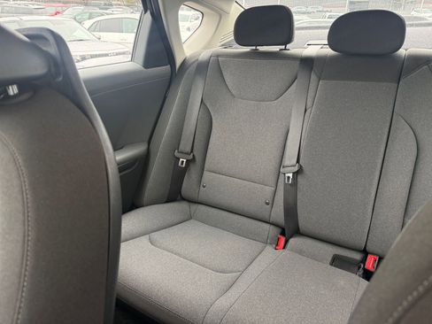 Used 2025 Kia K4 LXS image 39