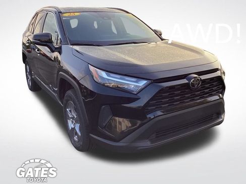 Used 2025 Toyota RAV4 XLE AWD/4WD image 1