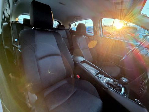 Used 2017 MAZDA MAZDA3 Sport image 21