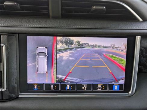 Used 2021 GMC Yukon Denali w/ Denali Premium Package image 12