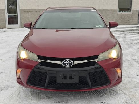 Used 2016 Toyota Camry SE image 2