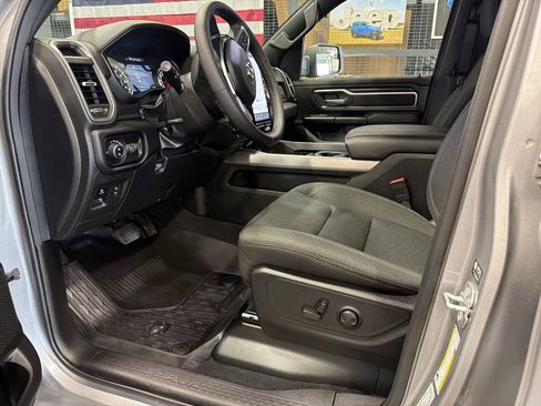 Used 2025 RAM 1500 Big Horn AWD/4WD image 3