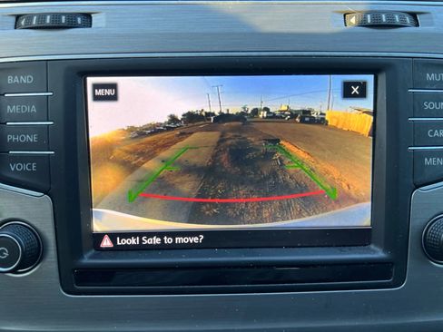 Used 2017 Volkswagen Golf S image 13