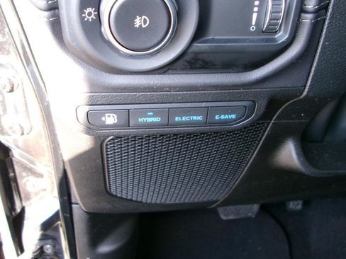 Used 2025 Jeep Wrangler Unlimited Rubicon 4xe w/ Safety Group AWD/4WD image 11