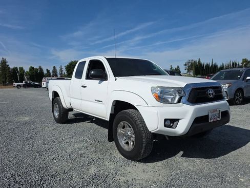 Used 2014 Toyota Tacoma PreRunner w/ SR5 Package RWD image 10