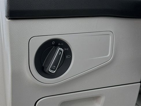 Used 2022 Volkswagen Tiguan SE w/ Panoramic Sunroof Package image 10