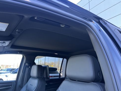 Used 2021 GMC Yukon XL Denali w/ Denali Premium Package image 18