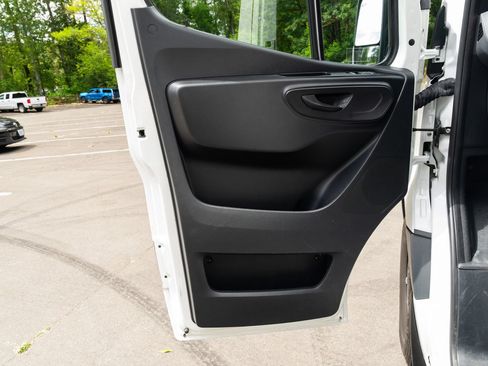 Used 2021 Mercedes-Benz Sprinter 2500 image 18