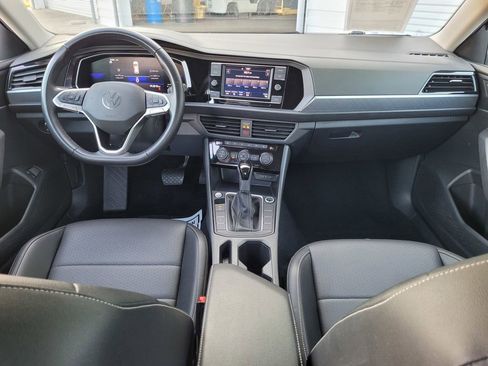 Used 2024 Volkswagen Jetta SE image 15