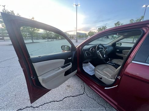 Used 2012 Chrysler 200 Limited FWD image 15