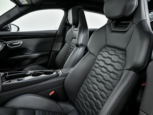 Used 2022 Audi e-tron GT Prestige w/ Prestige Package image 22