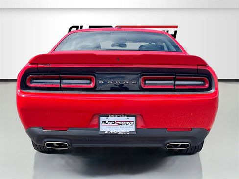 Used 2022 Dodge Challenger SXT image 6