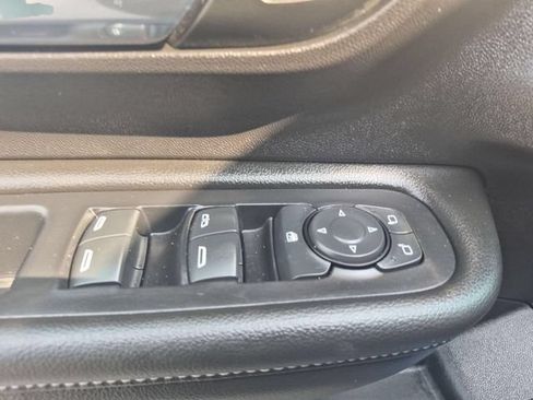 Used 2024 GMC Terrain SLE w/ Driver Convenience Package FWD image 15