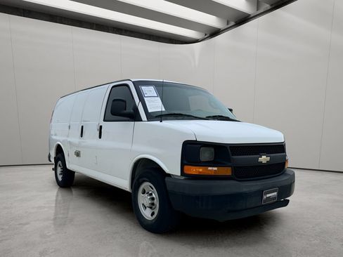 Used 2016 Chevrolet Express 2500 RWD image 11
