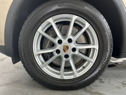 Used 2016 Porsche Cayenne AWD/4WD image 11