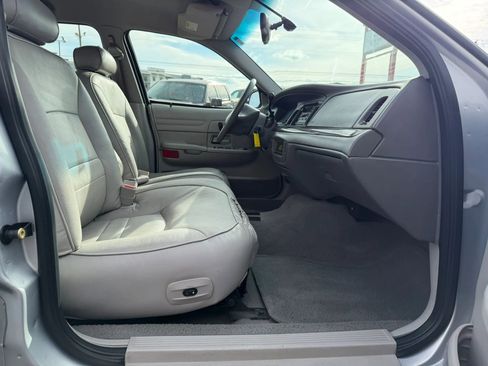 Used 2002 Ford Crown Victoria LX image 15